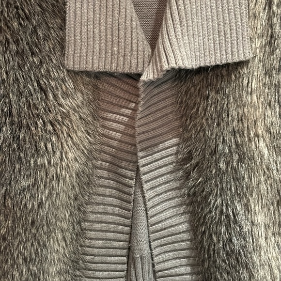 Kenneth Cole New York Faux Fur Grey Vest Size Small - Picture 3 of 6